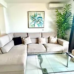 Large Deluxe Front Sea View Benalbeach 아파트