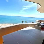 아파트 Large Deluxe Front Sea View Benalbeach