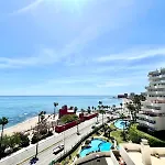 아파트 Large Deluxe Front Sea View Benalbeach