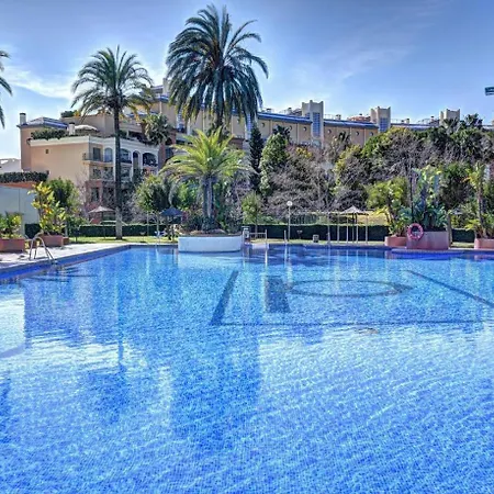 Large Deluxe Front Sea View Benalbeach 아파트